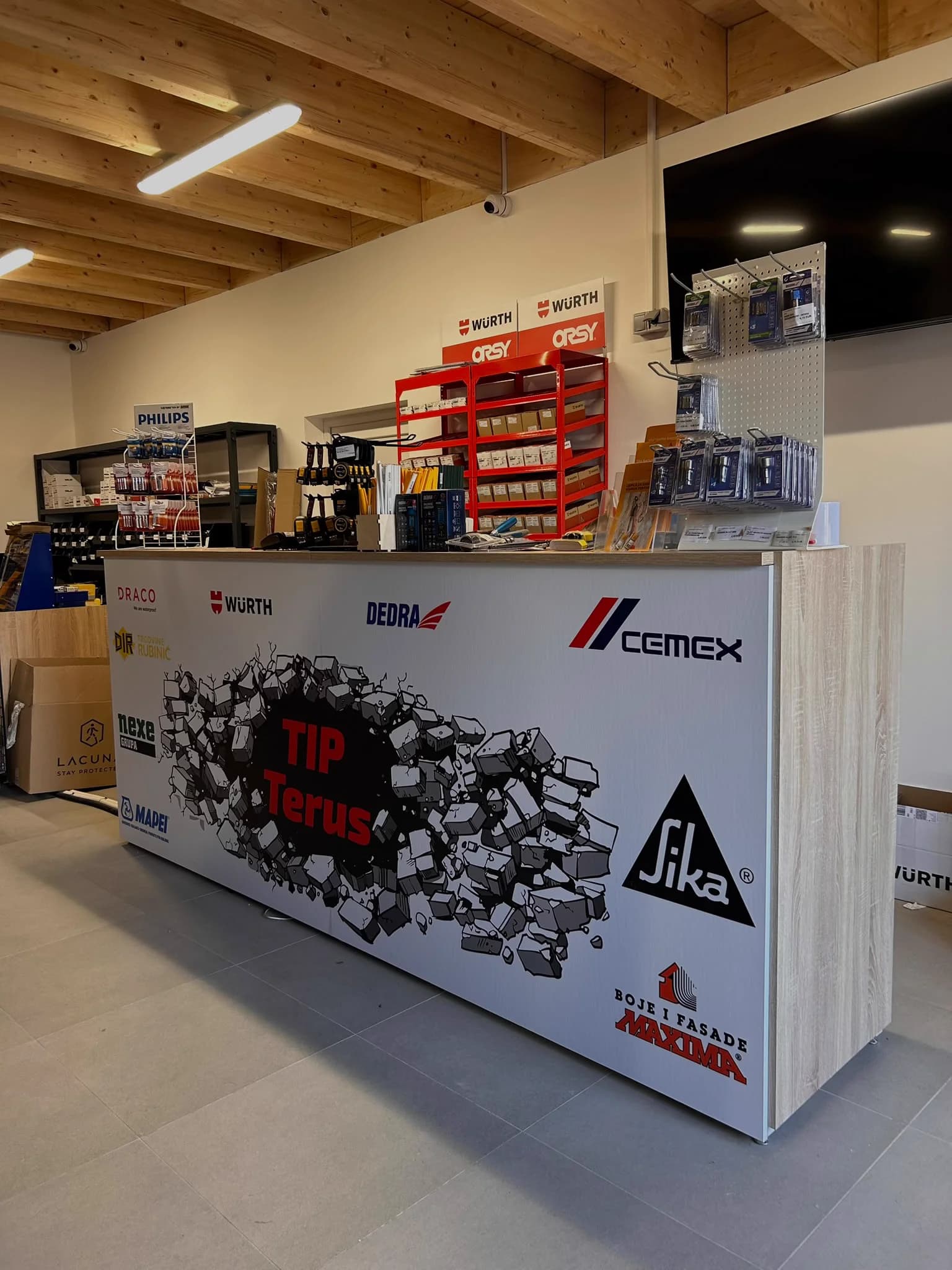 Tip Terus pult s partnerskim brendovima